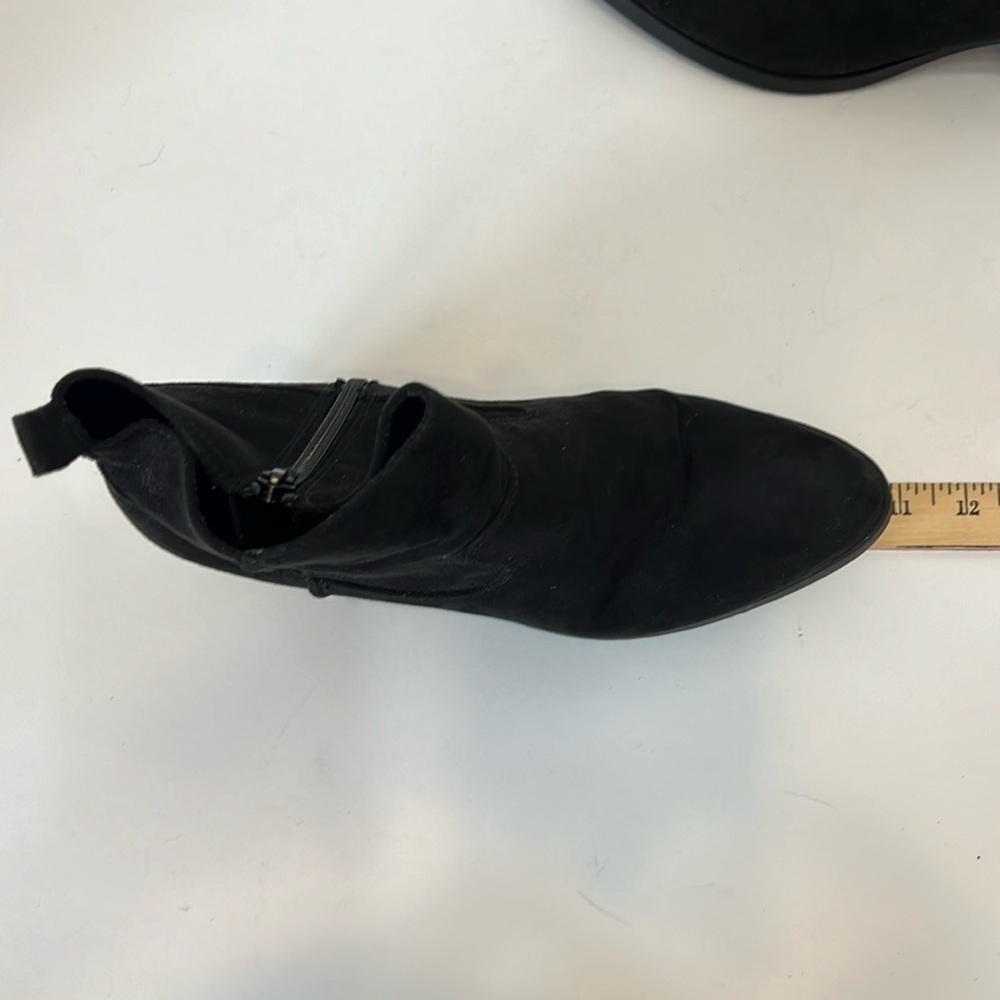 Old Navy Booties Block heel.  Black.  Size 10 - Picture 6 of 7